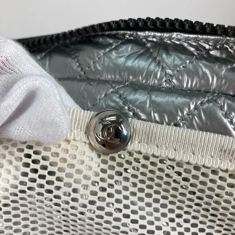 CHANEL White Shoulder Bag
